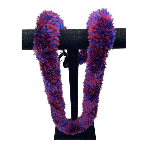 Hand Made Burgundy and Blue Eyelash Yarn Lei 21.5” Drop Class of 2023 Graduation - Picture 6 of 11